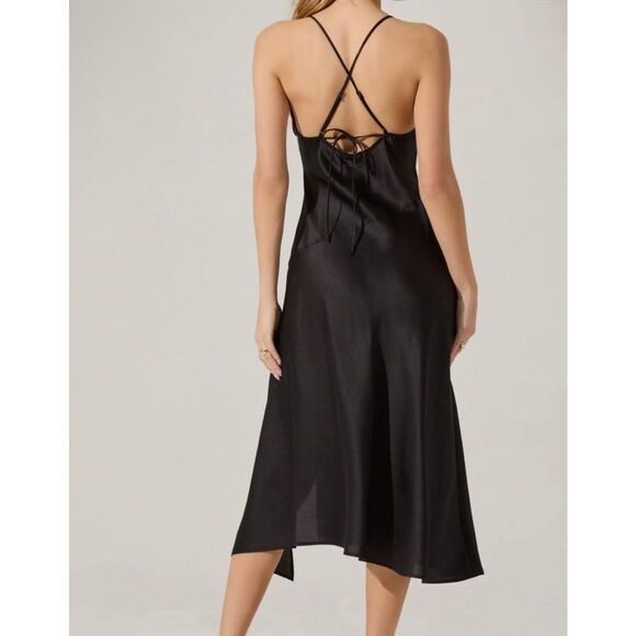 ASTR The Label Palisades Cowl Slip Spaghetti Strap MIDI Dress size M Black - Picture 2 of 9